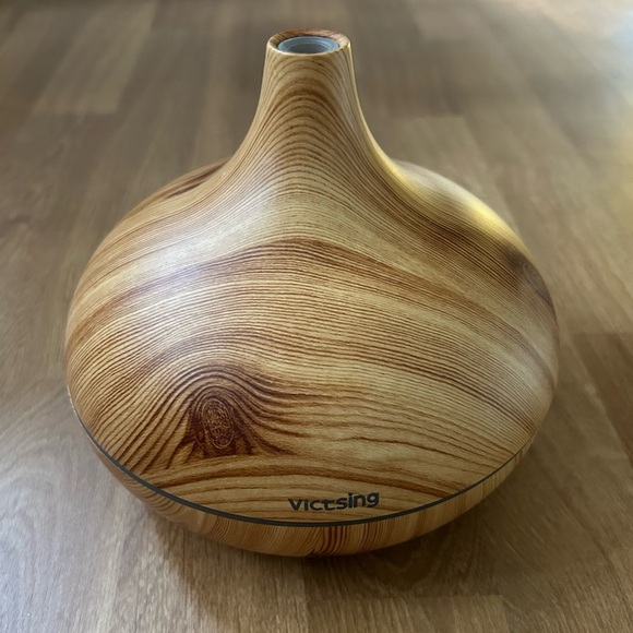 Victsing Faux Woodgrain Essential Oil Diffuser - Picture 2 of 3
